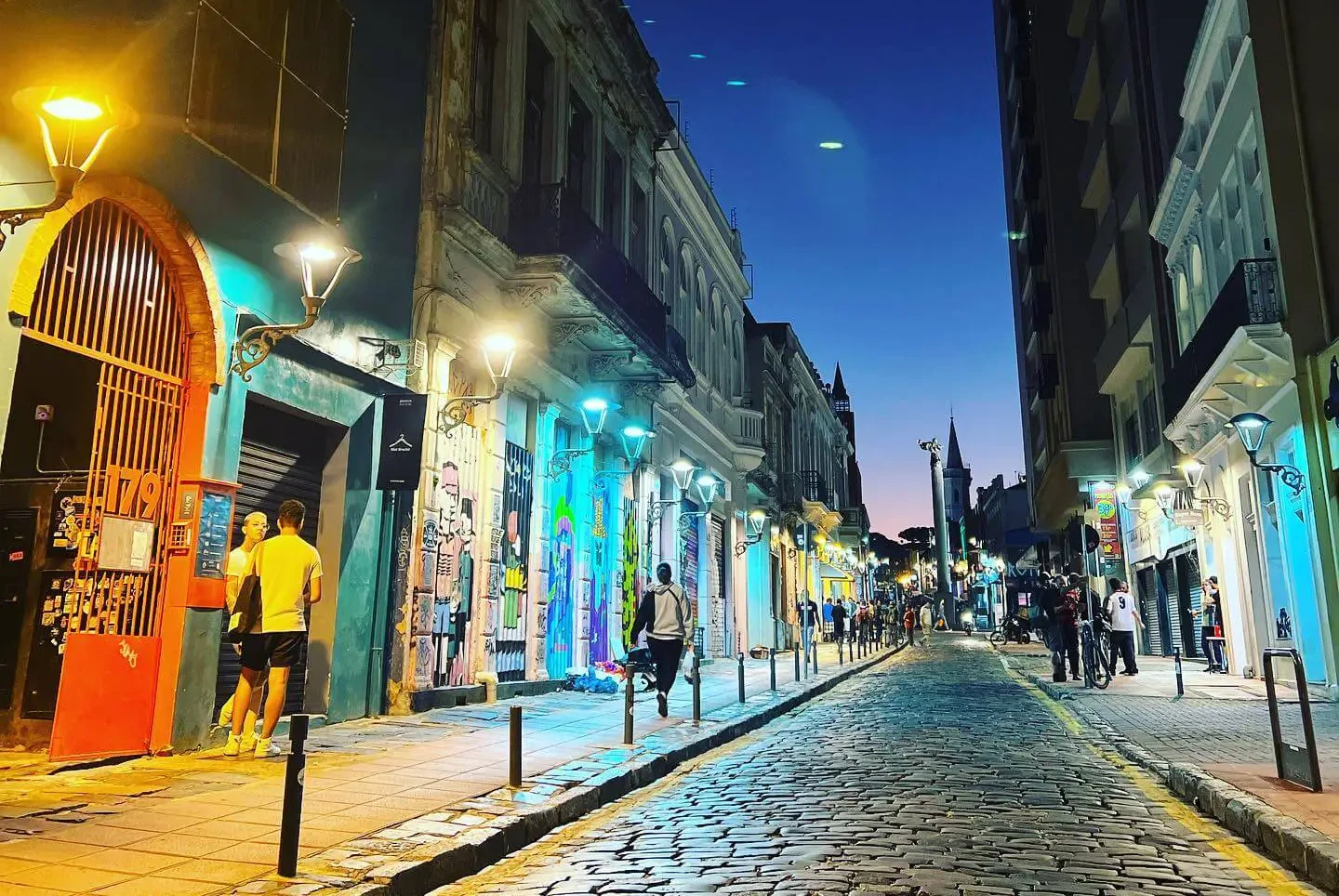 Entrada da SFCO179 para o restaurante Tijolo: Rua São Francisco, 179